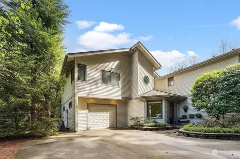 935 9th Cir #3, Fox Island, WA 98333