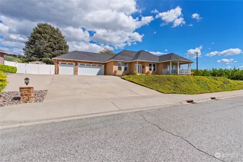 69 Springhill Dr, East Wenatchee, WA 98802