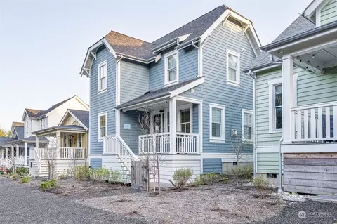 23 Sunflower Ln, Pacific Beach, WA 98571