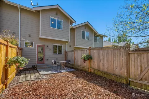 Exterior - 3034 Belmonte Ln, Everett, WA 98201 photo 4 of 5