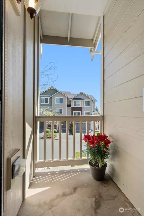 Exterior - 3034 Belmonte Ln, Everett, WA 98201 photo 2 of 5