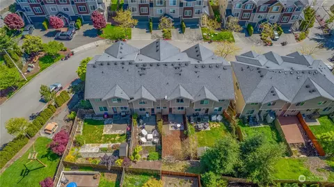 View/Area - 3034 Belmonte Ln, Everett, WA 98201 photo 3 of 9