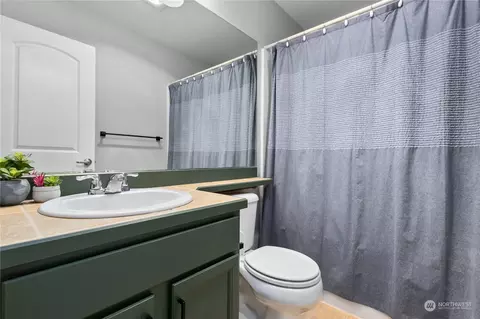 Bath - 3034 Belmonte Ln, Everett, WA 98201 photo 5 of 5