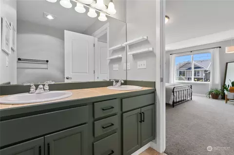 Bath - 3034 Belmonte Ln, Everett, WA 98201 photo 4 of 5