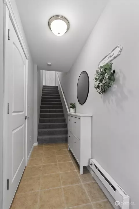 Entry Way - 3034 Belmonte Ln, Everett, WA 98201 photo 1 of 4