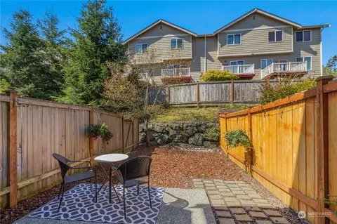 Exterior - 3034 Belmonte Ln, Everett, WA 98201 photo 3 of 5