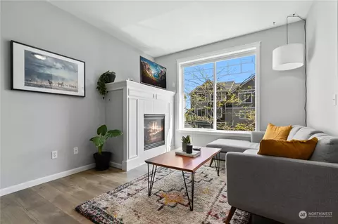 Living - 3034 Belmonte Ln, Everett, WA 98201 photo 1 of 1