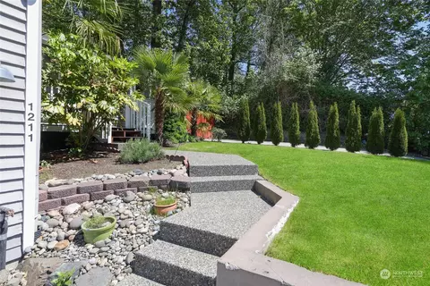 Exterior - 1211 232nd Pl SW, Bothell, WA 98021 photo 6 of 7
