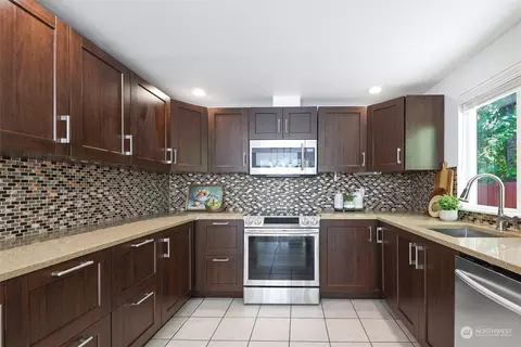 Kitchen - 1211 232nd Pl SW, Bothell, WA 98021 photo 1 of 2