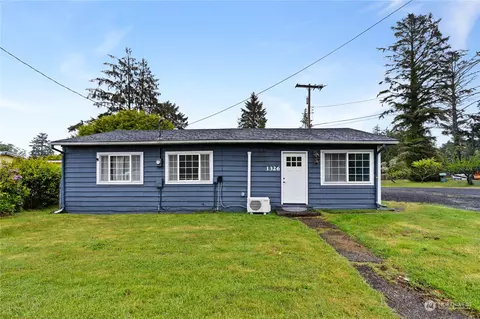 1326 S Montesano St, Westport, WA 98595