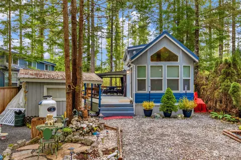 85 Christmas Tree Cir, Deming, WA 98244