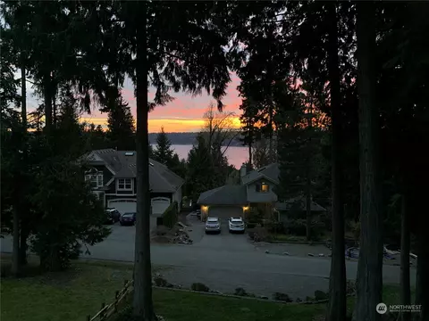 444 210th Ave NE, Sammamish, WA 98074
