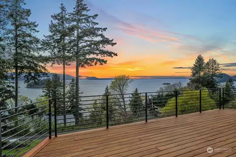 988 Chuckanut Dr, Bellingham, WA 98229