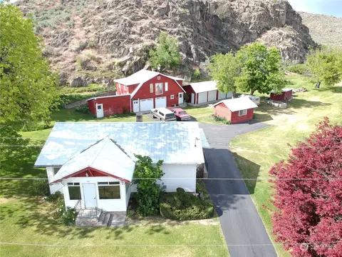 107 Glover Ln, Okanogan, WA 98840