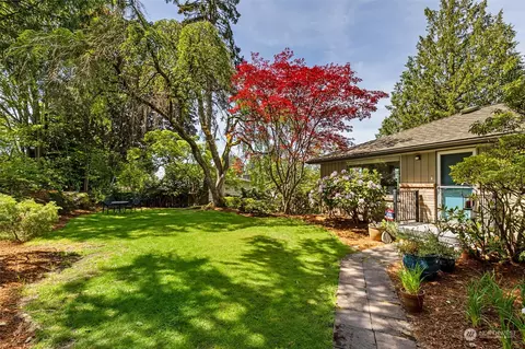424 SW Normandy Rd, Normandy Park, WA 98166