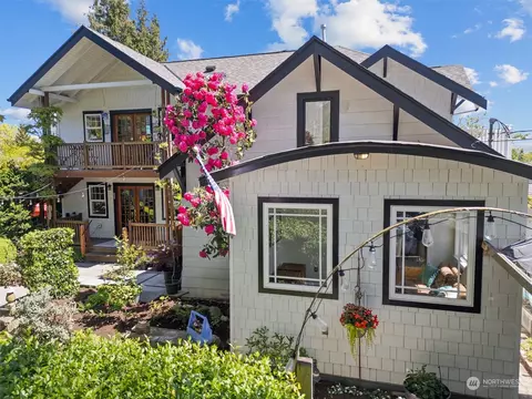 4514 Whitman Ave N, Seattle, WA 98103
