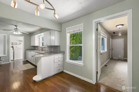 Entry Way - 509 Ave Tamarack Ave, Everett, WA 98203 photo 1 of 1