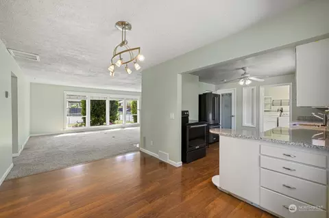 Living - 509 Ave Tamarack Ave, Everett, WA 98203 photo 2 of 4