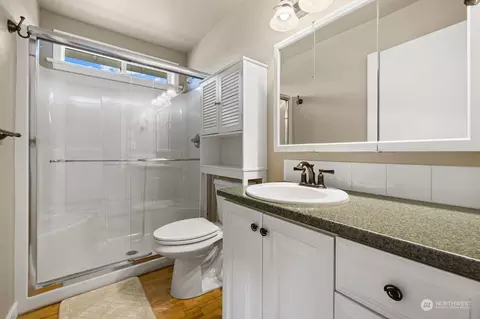 Bath - 509 Ave Tamarack Ave, Everett, WA 98203 photo 2 of 2