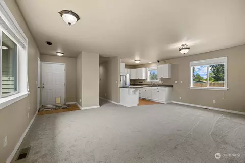 Living - 509 Ave Tamarack Ave, Everett, WA 98203 photo 4 of 4