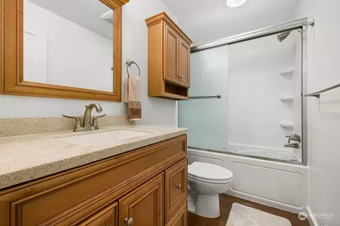 Bath - 509 Ave Tamarack Ave, Everett, WA 98203 photo 1 of 2