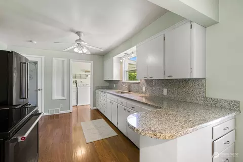 Kitchen - 509 Ave Tamarack Ave, Everett, WA 98203 photo 1 of 1