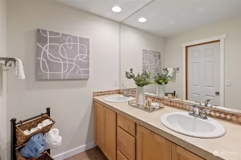 Bath - 3312 171st Pl SE, Bothell, WA 98012 photo 3 of 5