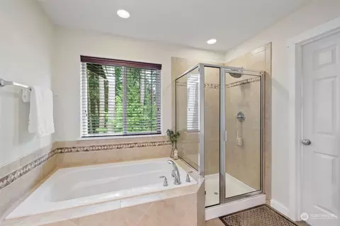 Bath - 3312 171st Pl SE, Bothell, WA 98012 photo 4 of 5