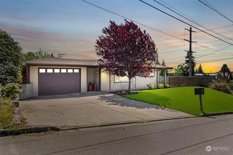 3301 NE 11th Pl, Renton, WA 98056