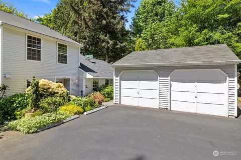 10201 NE 129th Ln, Kirkland, WA 98034