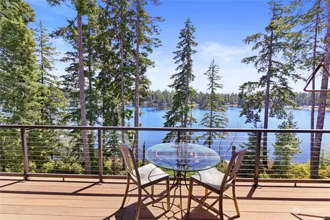 1911 E Trails End Dr, Belfair, WA 98528
