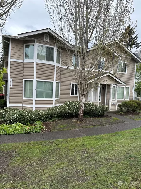 2085 Bobs Hollow Ln #B, Dupont, WA 98327