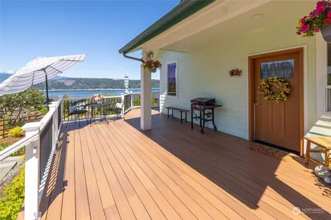 111 E Warren Dr, Union, WA 98592