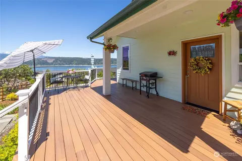 111 E Warren Dr, Union, WA 98592