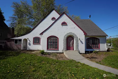 110 S 5th St, Dayton, WA 99328