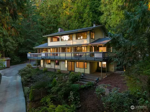 25308 SE Mirrormont Blvd, Issaquah, WA 98027
