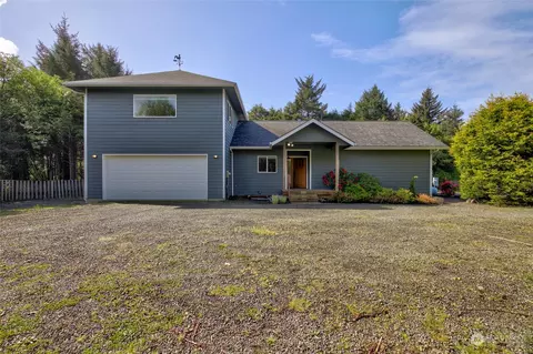 106 N First St, Pacific Beach, WA 98571