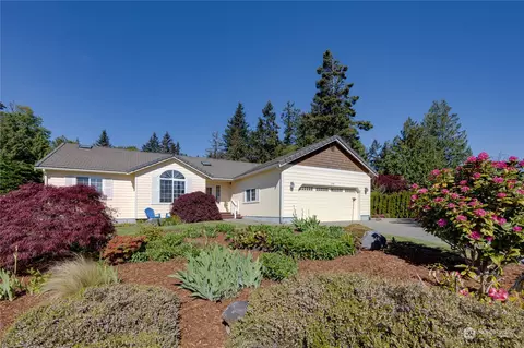 124 Mccurdy Ln, Port Ludlow, WA 98365