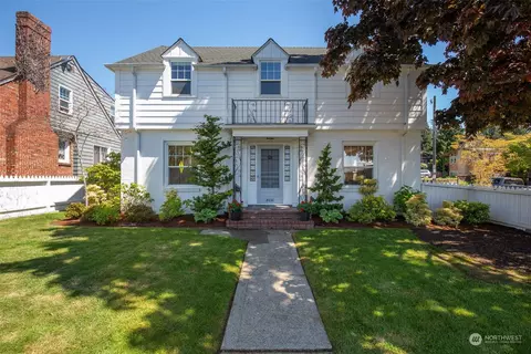 8656 Fauntleroy Way SW, Seattle, WA 98136