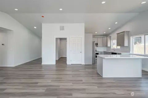Living - 306 W Walnut St, Waterville, WA 98858 photo 5 of 9