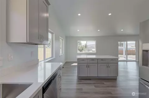 Kitchen - 306 W Walnut St, Waterville, WA 98858 photo 6 of 7