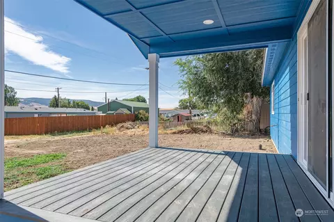 Exterior - 306 W Walnut St, Waterville, WA 98858 photo 11 of 12