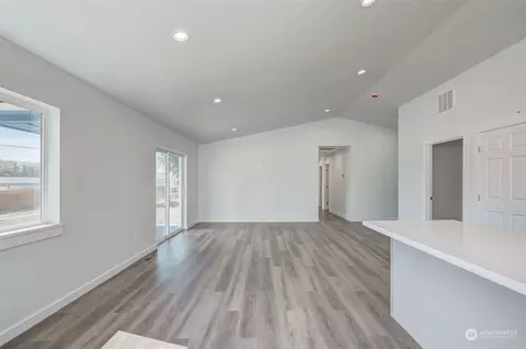 Living - 306 W Walnut St, Waterville, WA 98858 photo 7 of 9