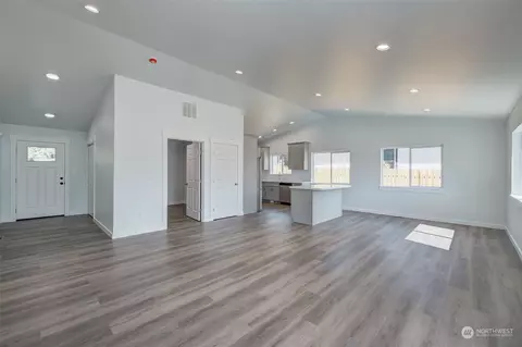 Living - 306 W Walnut St, Waterville, WA 98858 photo 4 of 9