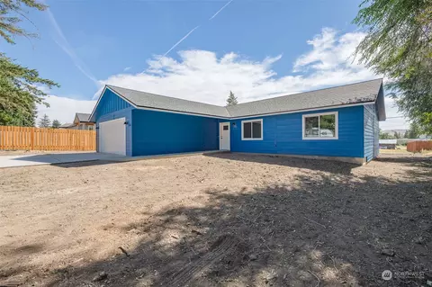 Exterior - 306 W Walnut St, Waterville, WA 98858 photo 4 of 12