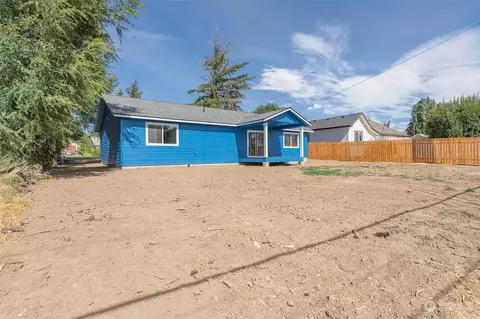 Exterior - 306 W Walnut St, Waterville, WA 98858 photo 6 of 12