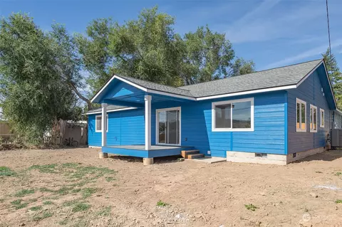 Exterior - 306 W Walnut St, Waterville, WA 98858 photo 9 of 12