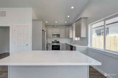 Kitchen - 306 W Walnut St, Waterville, WA 98858 photo 2 of 7