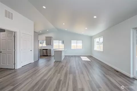 Living - 306 W Walnut St, Waterville, WA 98858 photo 3 of 9