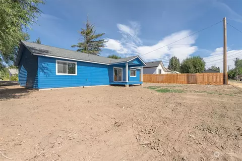 Exterior - 306 W Walnut St, Waterville, WA 98858 photo 5 of 12